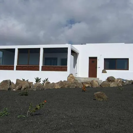 Sleeps 2 Pool Wifi T691365 * Las Breñas