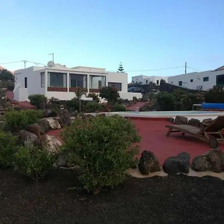 Sleeps 2 Pool Wifi T691365 *
