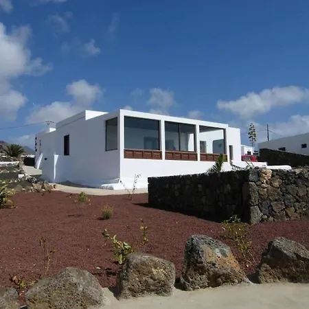 Sleeps 2 Pool Wifi T691365