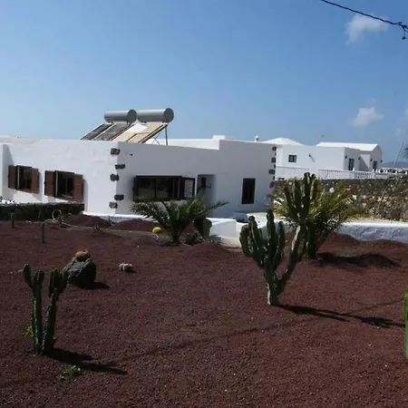 Sleeps 2 Pool Wifi T691365 * Las Breñas