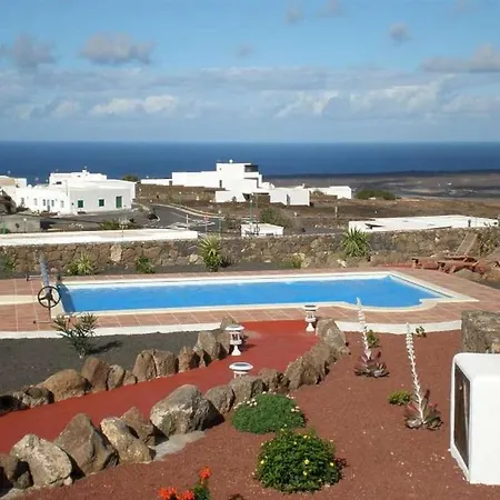 Ferienhaus Sleeps 2 Pool Wifi T691365 *
