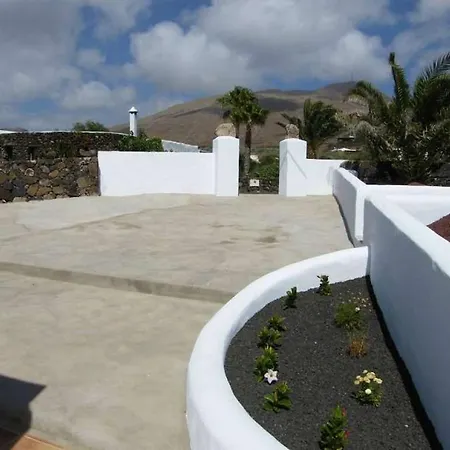 Sleeps 2 Pool Wifi T691365